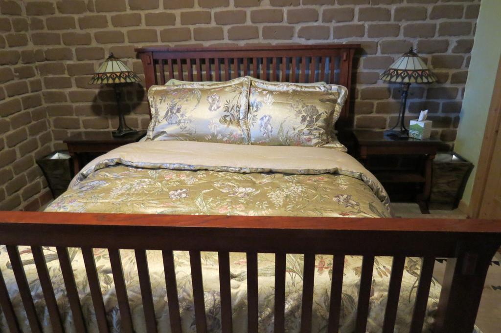 Silver River Adobe Inn Bed And Breakfast Farmington Eksteriør bilde